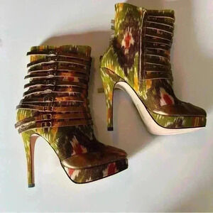 Max Martin Stiletto Boot Zipper Closure with Accent Straps Ikat Pattern Size 6.5